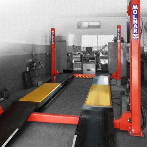 SM450 4 post hoist in professional workshop
