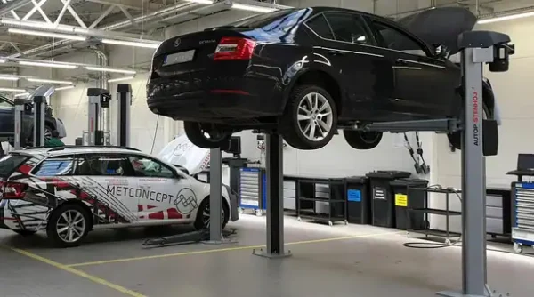 Maestro 35 2 post hoist in workshop environment