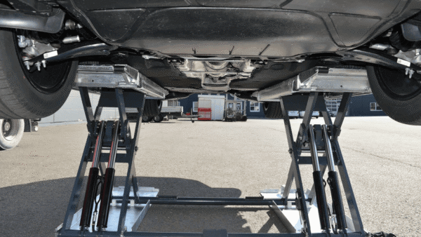 CM350-LS mid-rise scissor hoist product image