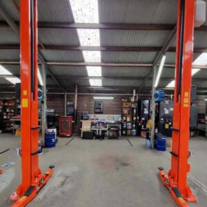 CM245-A 2 post symmetrical hoist with 4500kg capacity