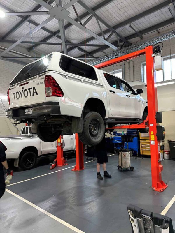 CM255-A 5500kg 2 post vehicle hoist lift
