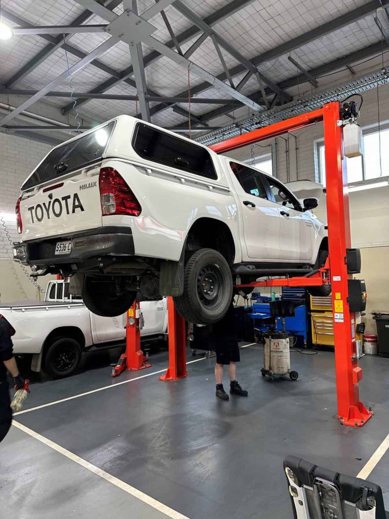 CM255-A 5500kg 2 post vehicle hoist lift