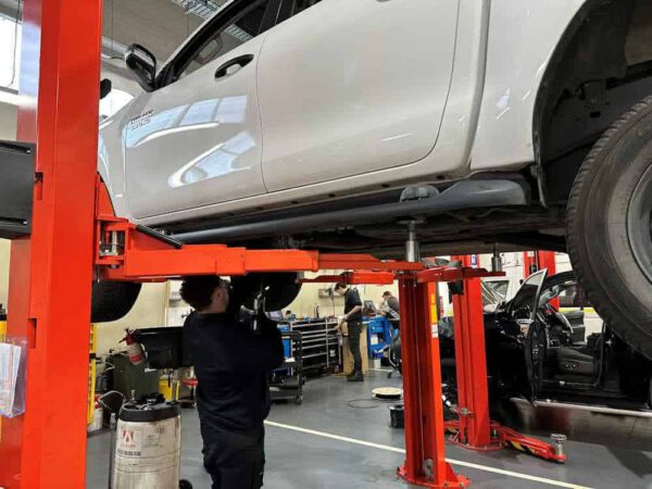 CM255-A 2 post car hoist Australian installation