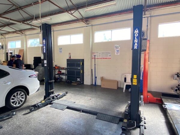 Molnar CM240B+ 2 post base frame 4 tonne hoist