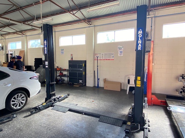 Molnar CM240B+ – 2 Post Base Frame 4 tonne Hoist